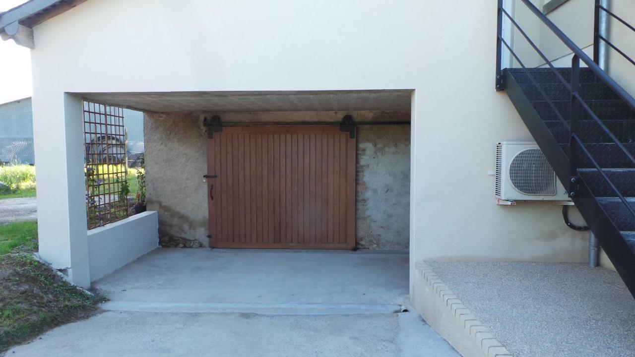 Chambre D'Hotes Mansardee Saint-Ouen-les-Vignes ภายนอก รูปภาพ